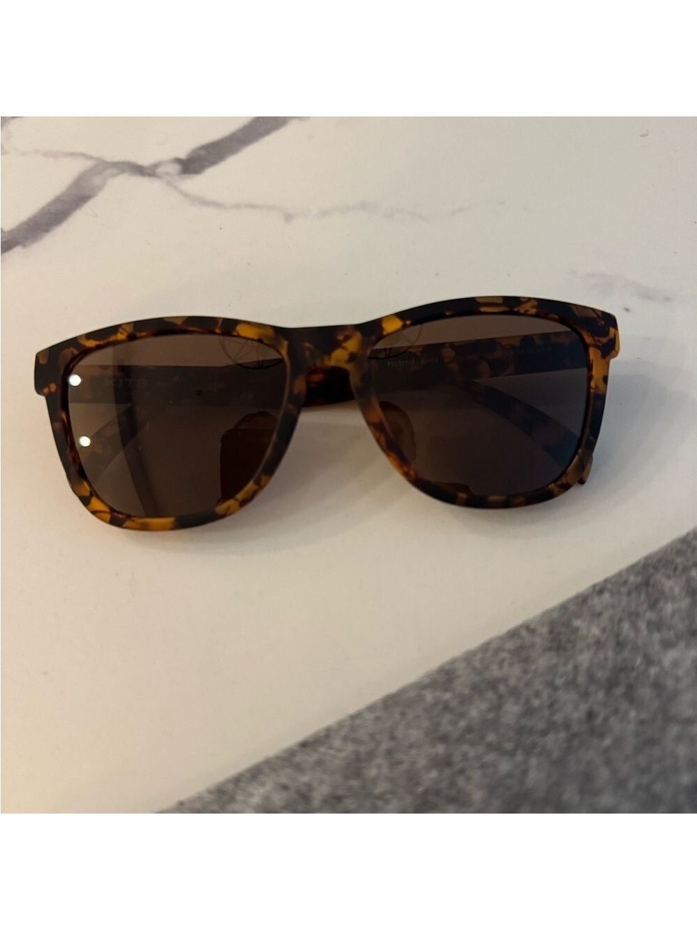 Tortoise Shell Sunglasses with Gray Case - Picture 3 of 5
